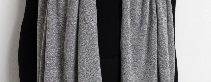 Merino wool scarf with fox fur